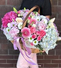Композиция солнечный день в Балково Цветочная композиция из Розы, Хризантемы, Пионы и Лизиантусы в корзине в Балково