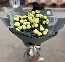 Букет Белые кустовые розы Солинеро в Балково