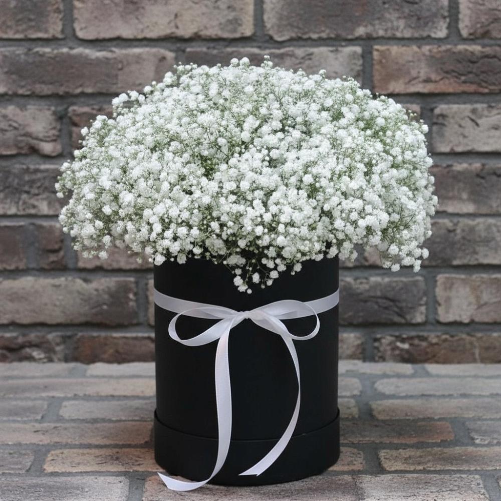 Цветочная композиция из Гипсофила в шляпной коробке в Балково