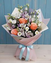 Букет цветов из:  Лизиантусы, Розы, Альстромерии и Гипсофила в Балково