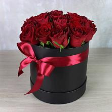 Цветочная композиция из Розы в шляпной коробке в Балково