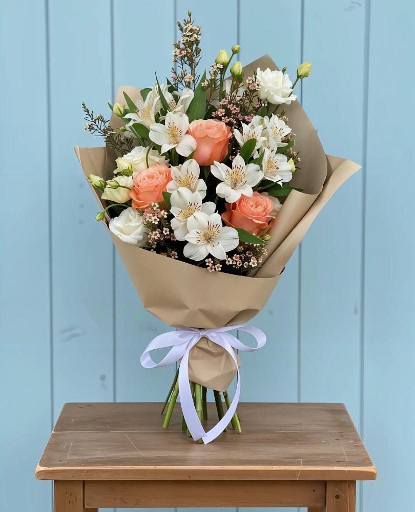 Букет цветов из: Альстромерии, Лизиантусы, Розы и Хризантемы в Балково